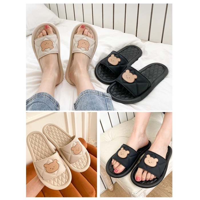 S20 Sandal Slop Karet Wanita Empuk  Motif Beruang Lucu Sendal Selop Rumah Hotel Women Home Sandals Elastis Cewek Perempuan Murah Miniso Dapur Kamar Mandi Import Korea Karakter Bear Premium Eva Tebal Hitam Sepatu Pria Cowok Laki Laki Jepit Anti Slip Keren-5