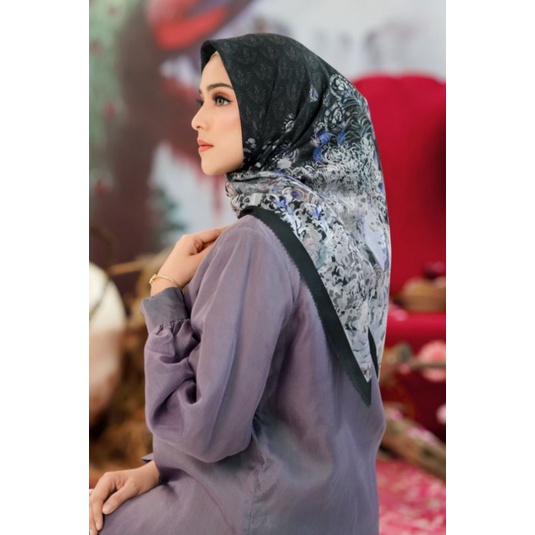 Buttonscarves Ederra Black