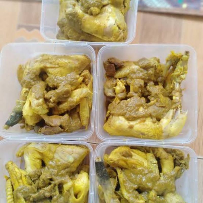 

ayam pejantan ungkep bumbu kuning per ekor ± 500gr