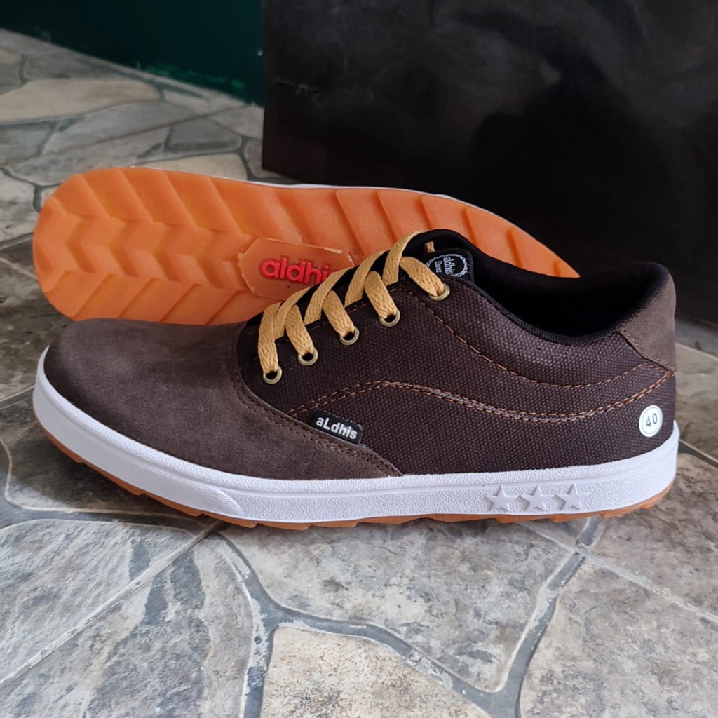 Sepatu Pria Sneakers Original Asli Kekinian 2022 Aldhis SG2 Coklat Terbaru Buat Gaya dan Jalan Jalan