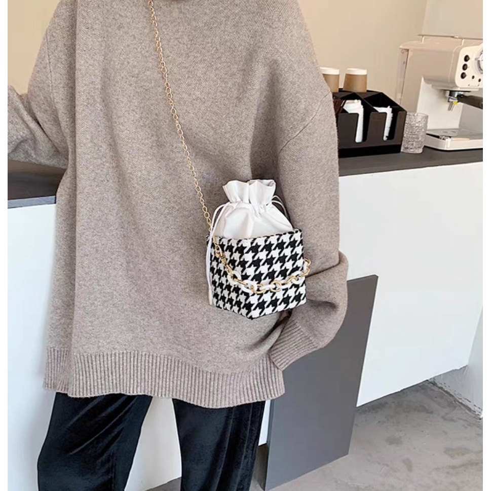BJ57510 - BLACK/BLUE/BEIGE/RED - TAS KUBUS KOTAK SERUT CLUTCH SLEMPANG JINJING TOTEBAG HANDBAG TALI RANTAI CLUTCH TAS WANITA FASHION IMPORT MODIS ELEGAN TERMURAH TERLARIS TERBARU BAGSTORE JAKARTA TAS BATAM CR7510 JT5101