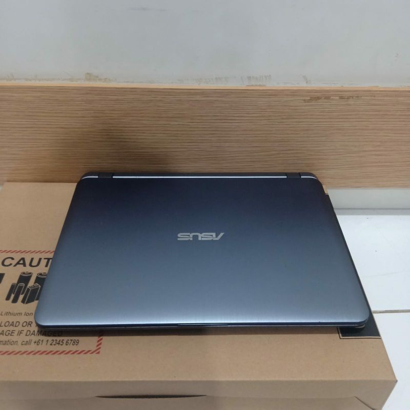 Laptop Asus Vivobook A407U Ram 4GB/HDD 1TB Vga Ultra HD 620 Windows 10 Desain body slim