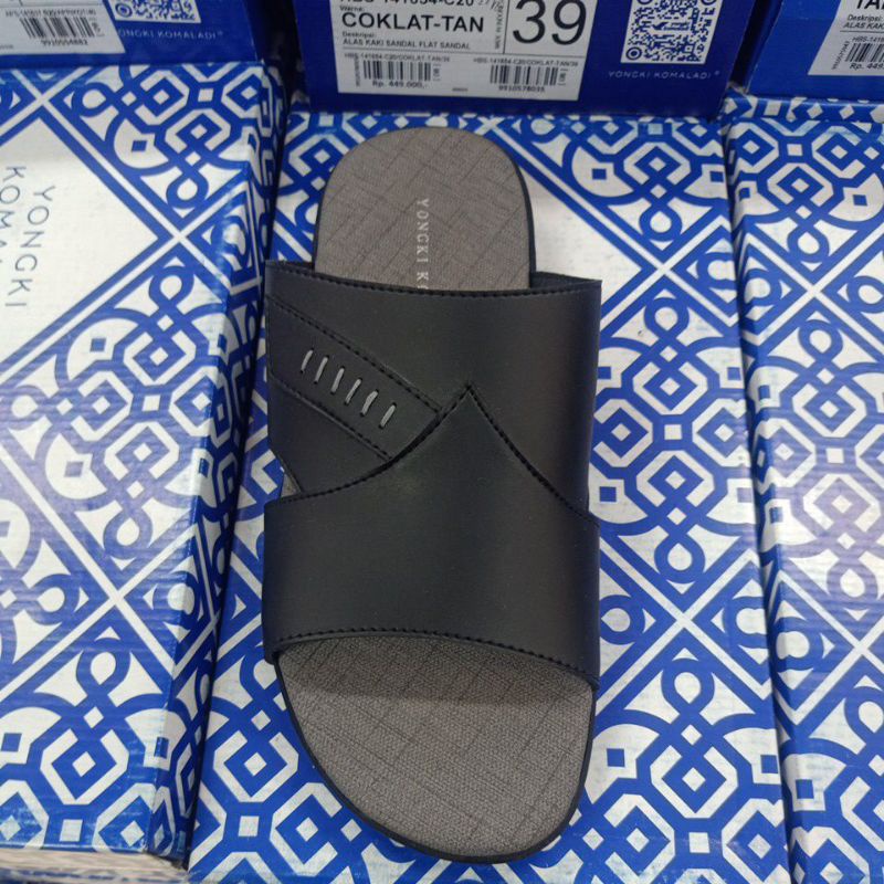 Yongki Komaladi/ sandal pria