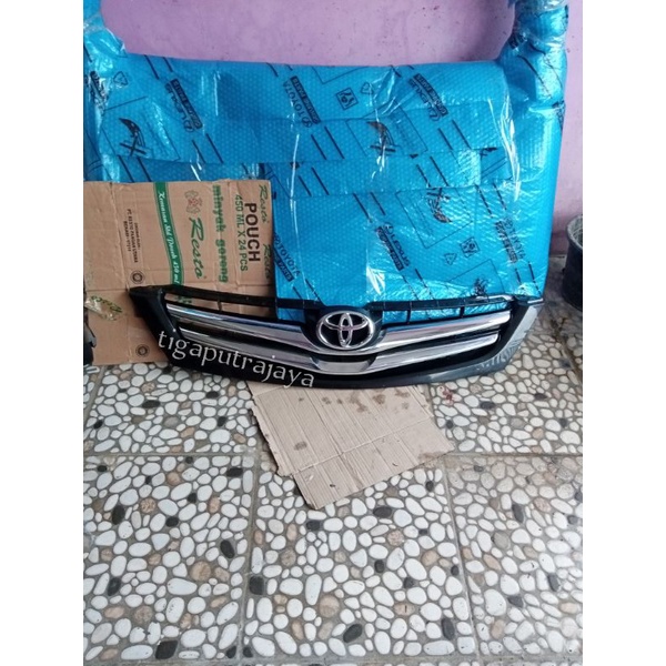 grill toyota innova 2009 2011