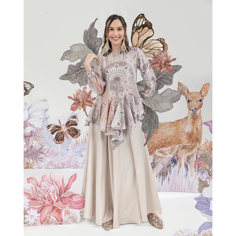 Kyra Blouse Wearing Klamby