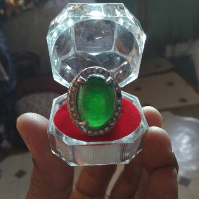 Batu Permata Zamrud Kalimantan Natural