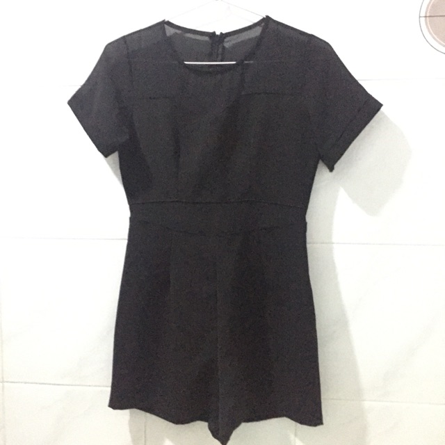 Atasan / baju / pakaian / jumpsuit / baju pesta wanita second / preloved / bekas