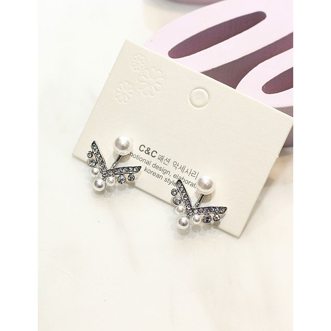 LRC Anting Tusuk Fashion Silver Diamond Stud Earrings With Pearl Geometry D66082