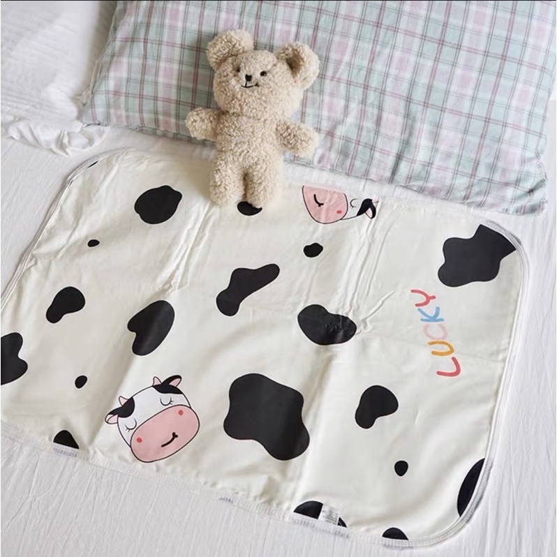 ALAS TIDUR BAYI MOTIF BERUANG LUCU / ALAS TIDUR DEWASA MOTIF ESTETIK / ALAS MENSTRUASI / PERLAK KAIN BAYI DEWASA  / ALAS POPOK BAYI MULTIFUNGSI / OMPOL BALITA / CUTE BEAR MILK WATERPROOF PADS / ALAS SERBAGUNA