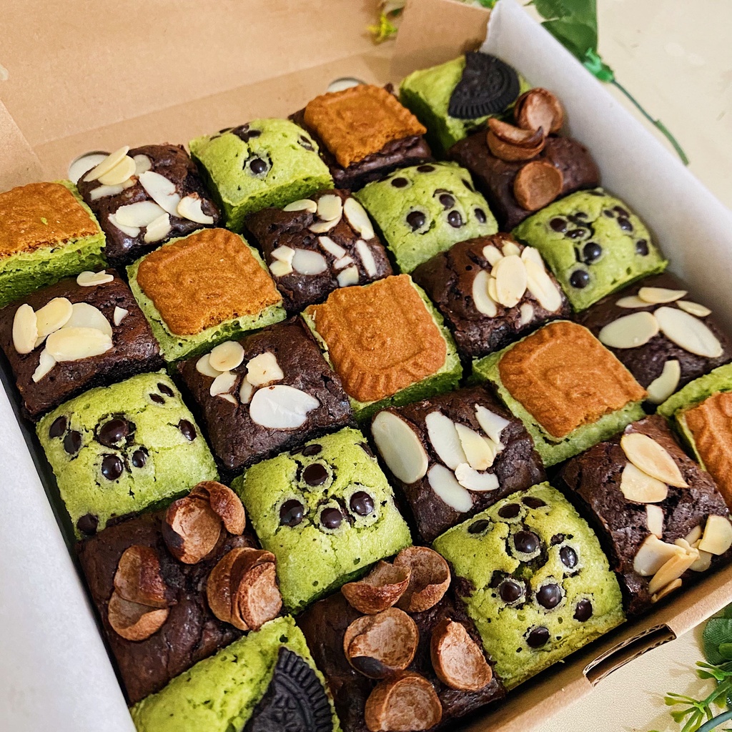 Brownies Bella Browmix Fudgy Brownis Matcha dan Cokelat II New Year Hampers