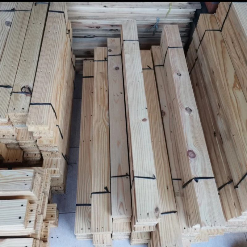 papan kayu pinus