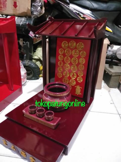 Rumah Dewa Bumi Tecukong Tutikong 2 Pilar