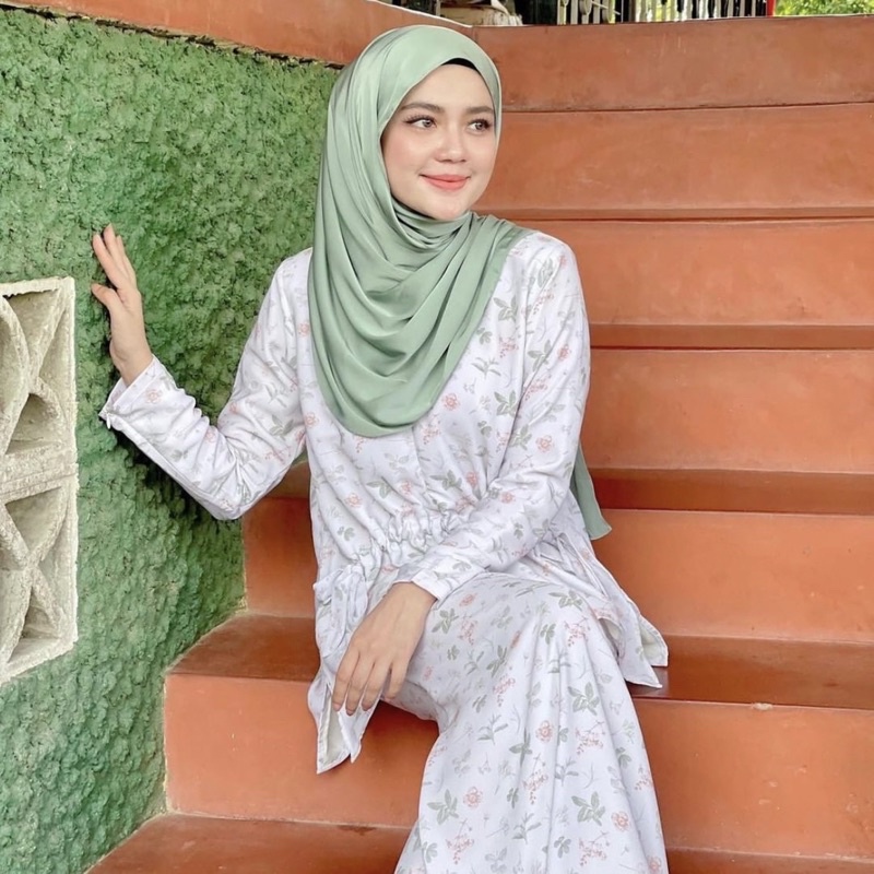 Pashmina Premium Satin Silk Malaysia Textured Crinkle (JAHIT TEPI KECIL SUPER RAPI)-Green Leaf