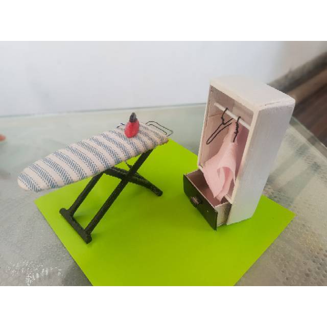 Miniatur set  Meja Setrika dan Lemari