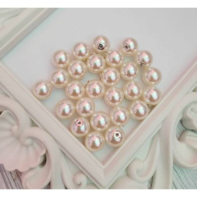 Tutup tuspin mutiara bw