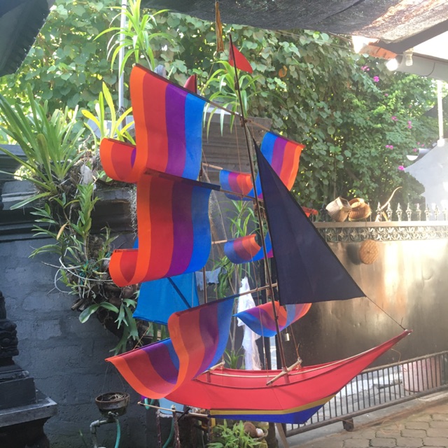 Layangan Kapal Medium