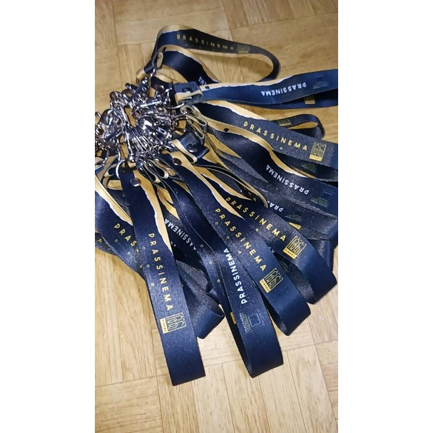 

Gantungan kunci lanyard custom BRI BCA BJB BNI MANDIRI BSI HONDA YAMAHA TOYOTA SUZUKI