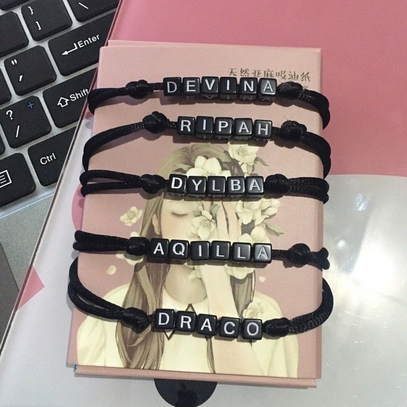 COSTUM GELANG NAMA TALI SATIN(beli 15 pcs free 1 Glng polos)Gelang couple / gelang nama / gelang Costum / gelang persahabatan / gelang huruf / gelang murah