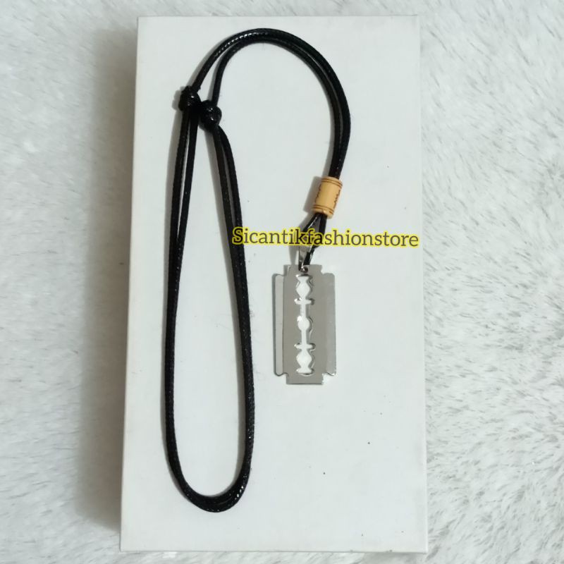 kalung tali bandu pria Silet stainless anti karat Terlaris Fashion pria liotin silver silet BAGUS