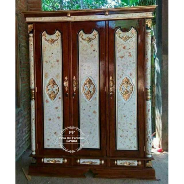 Lemari Pakaian Pintu 3 Kayu Jati Ukir, Almari Pakaian Warna Kombinasi Natural Marmer