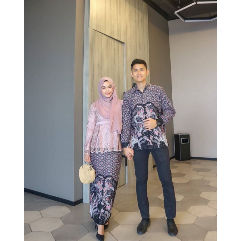 kebaya tunangan couple kebaya couple brokat kebaya modern sarimbit couple batik couple keluarga