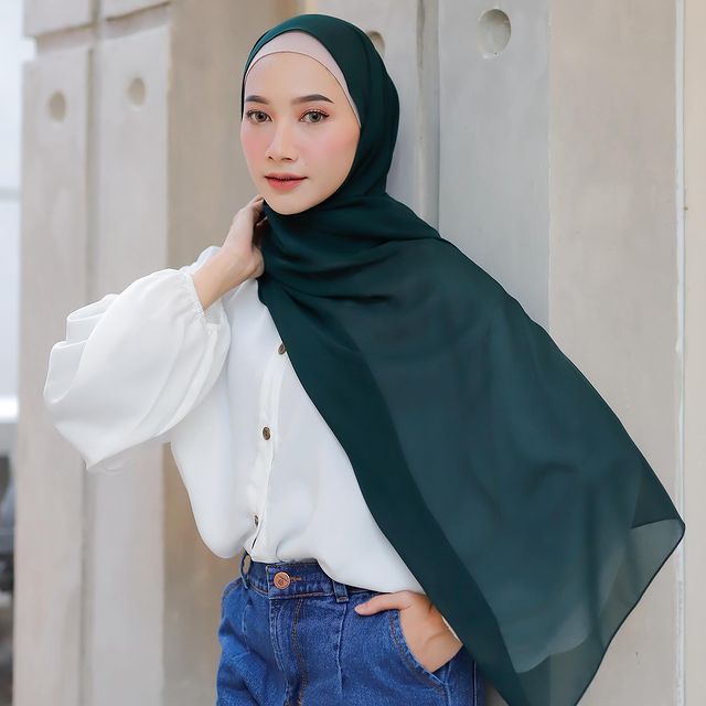 𝗖𝗮𝗿𝗲.𝗶𝗻 Pashmina Lozy Ceruty Babydoll 180x75cm (JAHIT TEPI) PREMIUM QUALITY-Dark Green