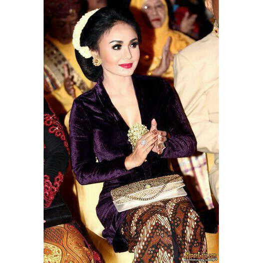 Kebaya Bludru Kutubaru Polos Kartini Premium-1