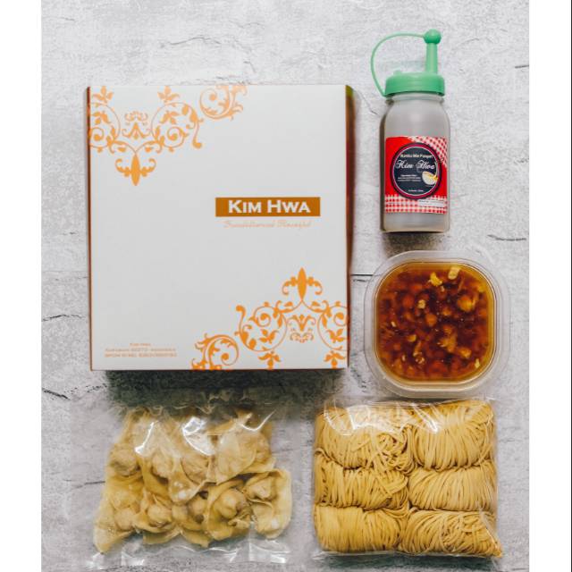 

Kim Hwa's Pahe Lengkap Mie Pangsit (Lengkap Mie dan Topping)
