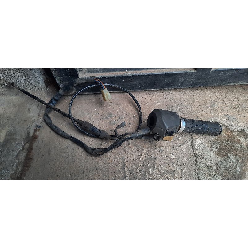 HOLDER KANAN  MEGAPRO ORI BEKAS COPOTAN MOTOR