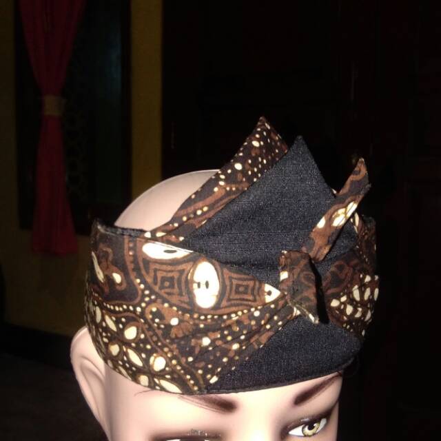 Ikat kepala batik