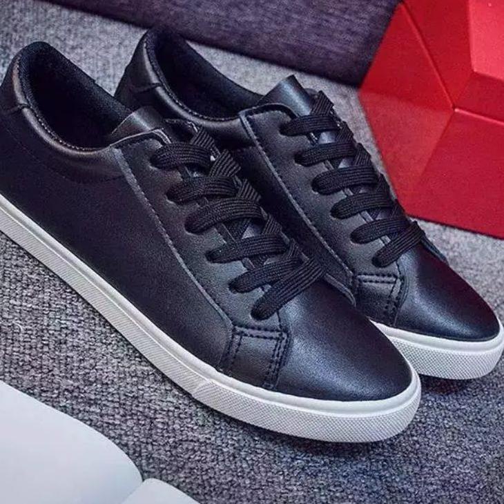 Big Sale - ZP Sepatu Sneaker Putih/Hitam Polos, Sepatu Putih Casual Pria Wanita / Sepatu lukis putih
