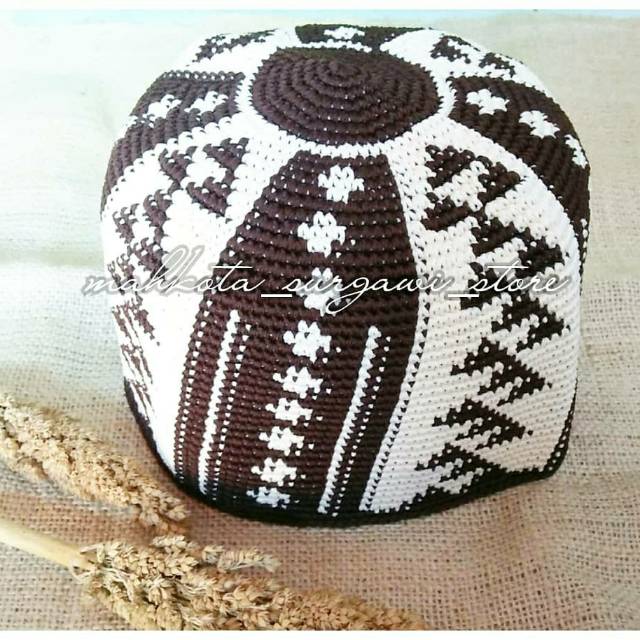 Kopyah rajut dua warna mahkota surgawi