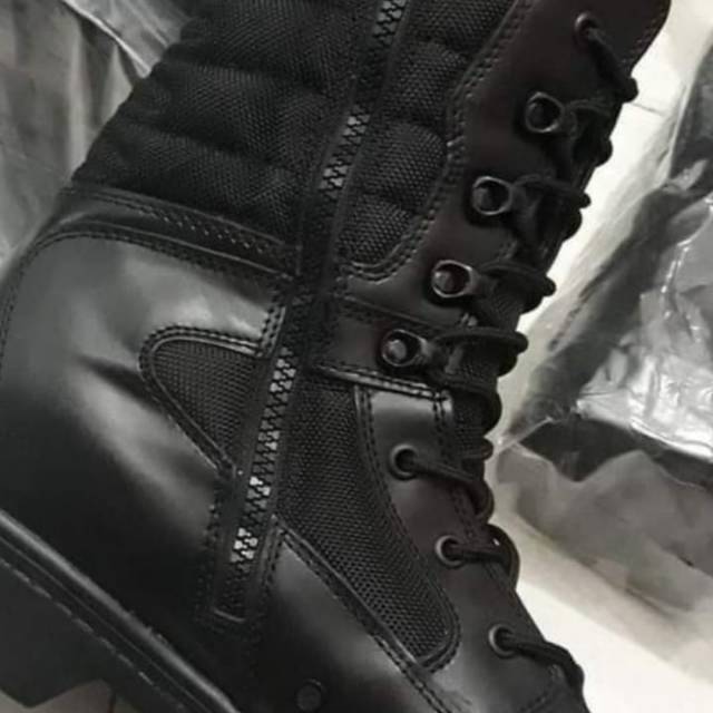 Sepatu pdl tni au