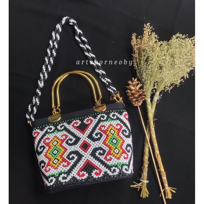 TAS MANIK MOTIF DAYAK