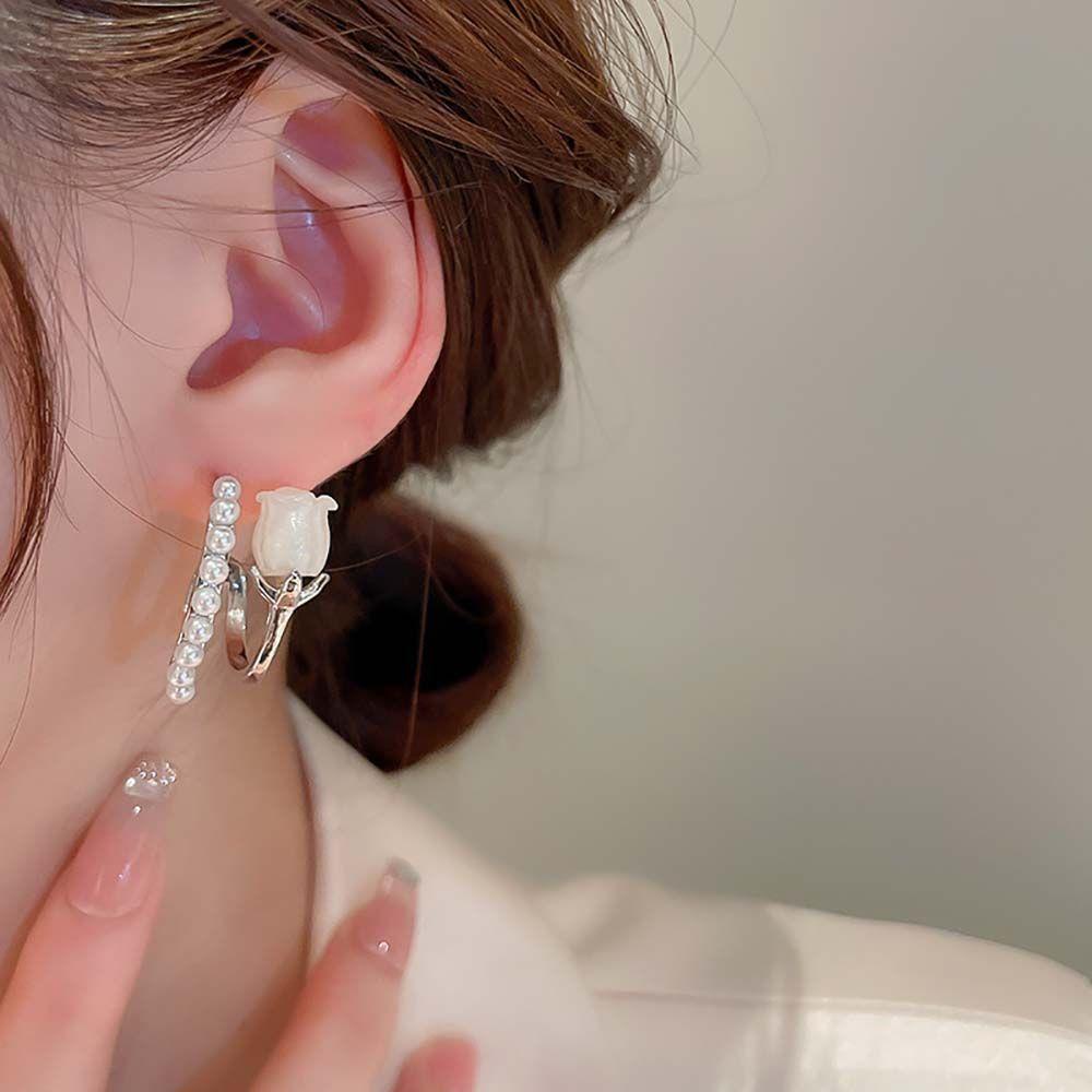 Mxbeauty Anting Bunga Tulip Temperamen Manis Hadiah Sederhana Anting Pejantan Berbentuk C Perempuan Aksesoris Telinga Double-layer Women Hoop Earrings