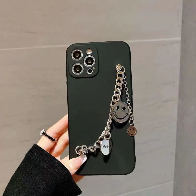 Soft Case Hitam Dengan Rantai Silver Motif Smiling Face Untuk IPhone 14 13 6 S 7 8 SE 2020 7P 8Plus X XS XR 11 12 13 Mini Pro Max