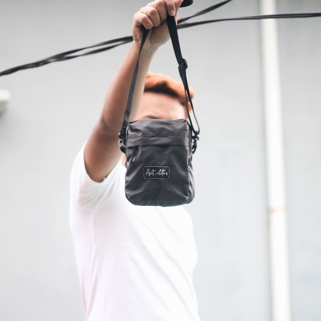 Amt_Cloth's - Tas Selempang Waterproof Sling Bag Phone Card Holder Penutup Resleting Rantie Series