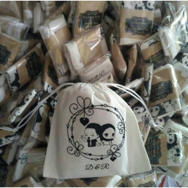 

Tas Souvenir Pernikahan 15x20 cm / Tote Bag / Tas Blacu / Tas Serut / Souvenir Murah