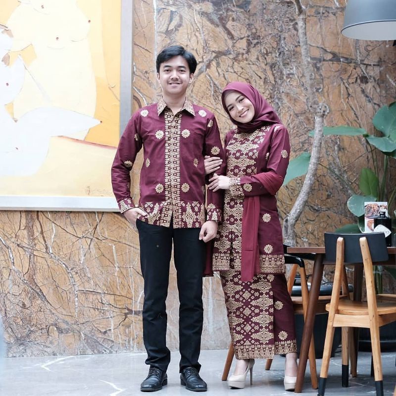 KEBAYA COUPLE TUNANGAN MODERN 2021 BATIK PRADA SONGKET PALEMBANG TERBARU BAJU COUPLE LAMARAN AKITA W