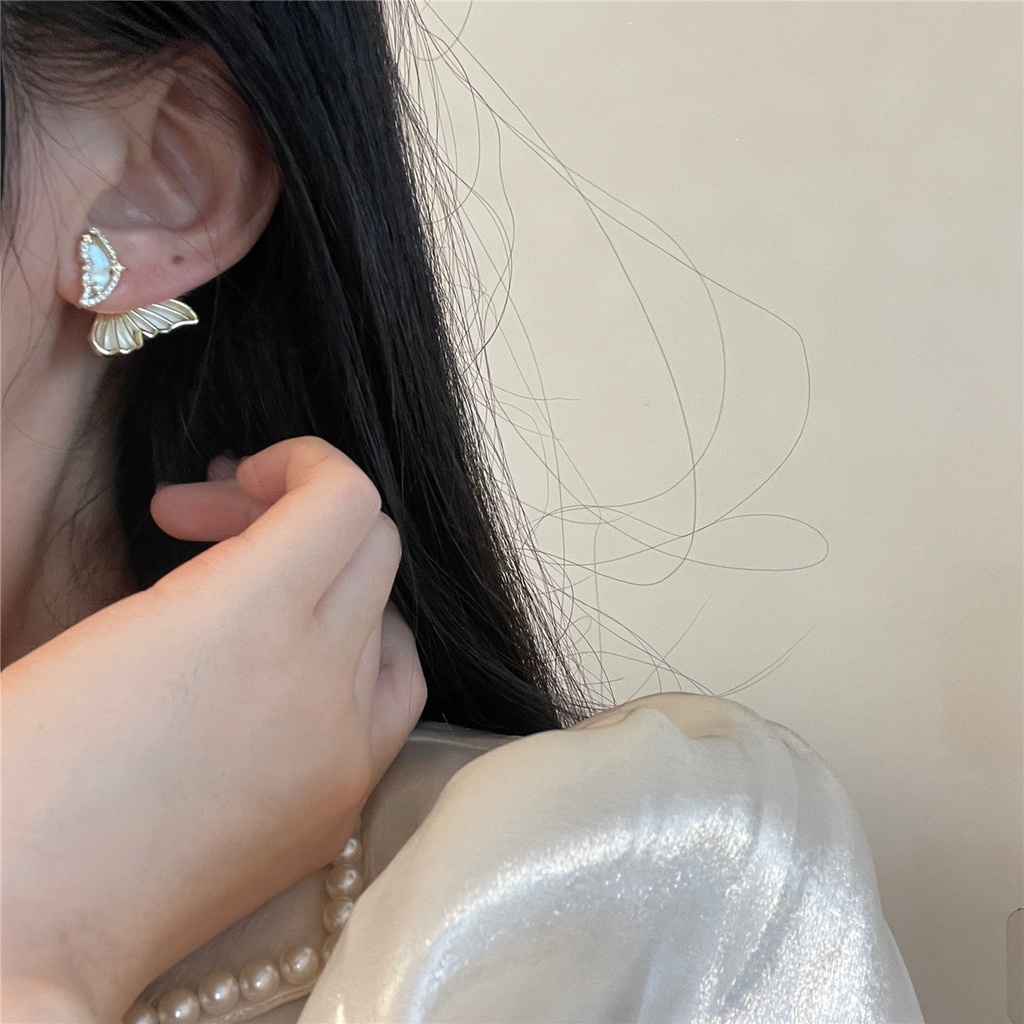 Niche desain kupu-kupu kancing wanita musim panas kecil cahaya mewah anting-anting sederhana dan ele