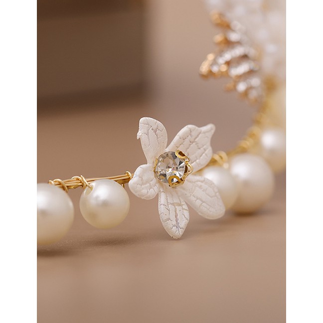 LRC Aksesoris Rambut Fashion White Rhinestone Leaf Flower Hand-woven Pearl Headband D95631