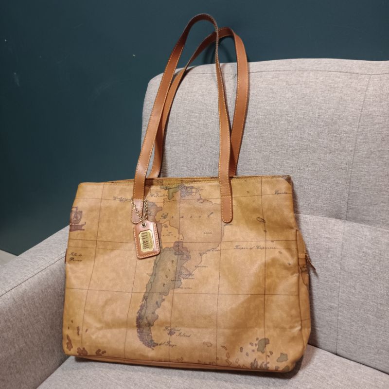 Tote Peta brand Alviero Martini