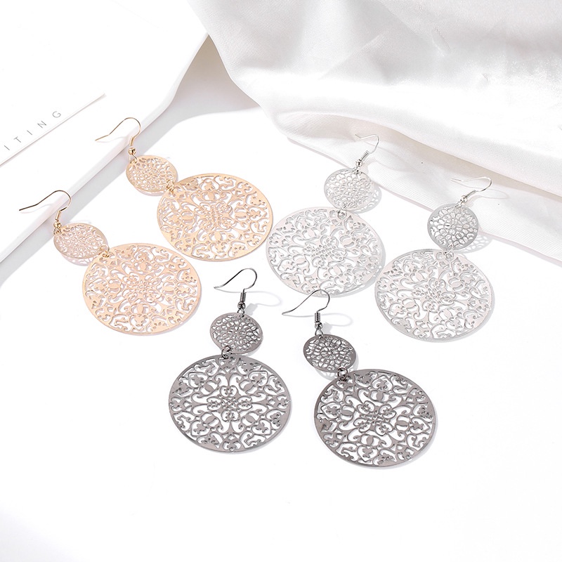 Hot selling European and American fashion earrings, retro hollow disc frosted earrings, palace folk style carved earrings