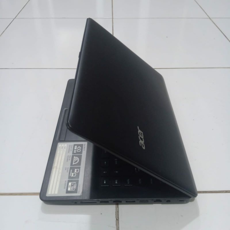 Laptop Acer One Z1402 intel Celeron N2957U Ram 4GB/500GB Windows 10 Layar 14 inch siap pakai Mulus