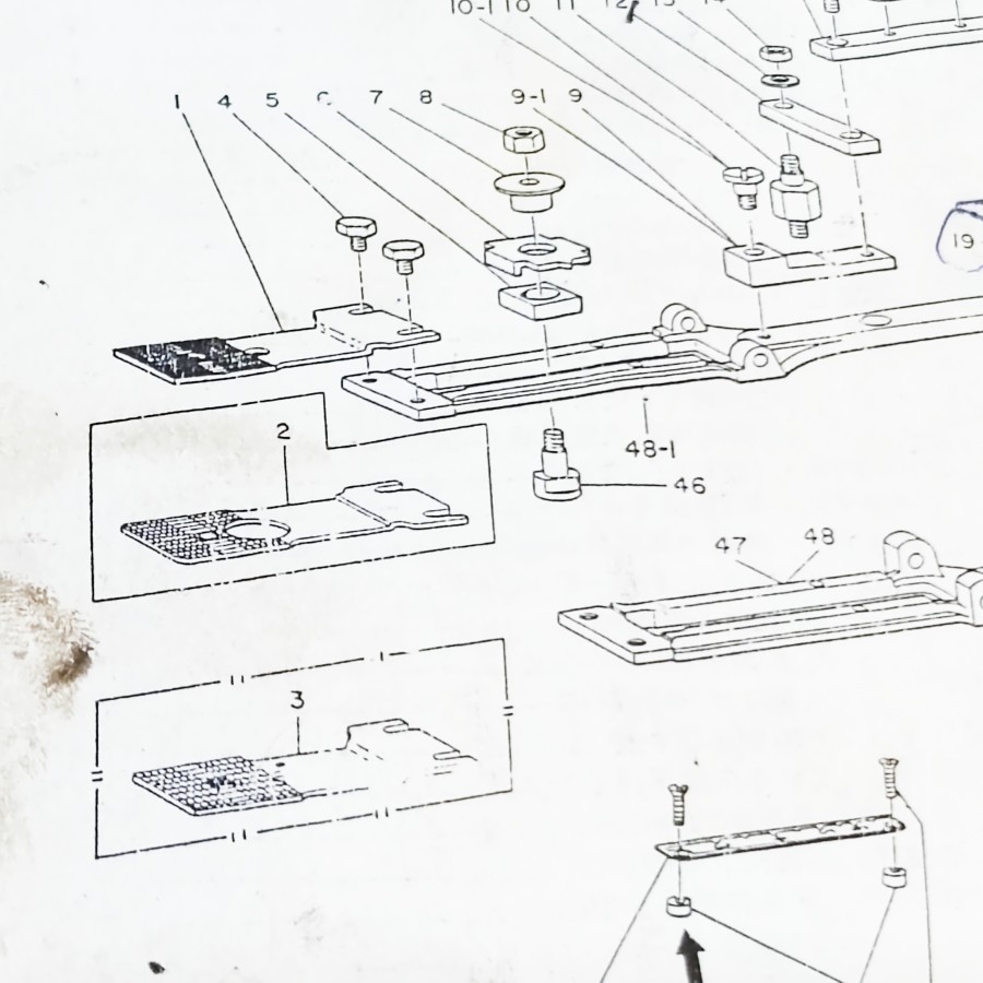 B2529-373-000 Needle Plate Mesin Jahit Pasang Kancing Juki