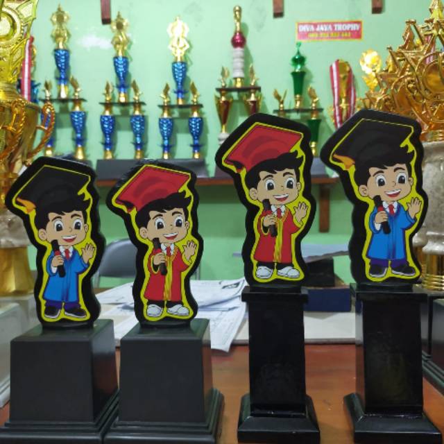 

Piala Wisuda