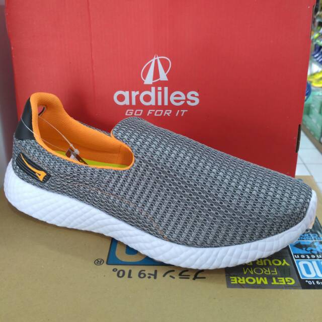 Regulae Sepatu  Slip On Ardiles  Pria 