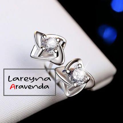 Anting Titanium Wanita Motif Bunga Kristal Crystal Swarovski AT004