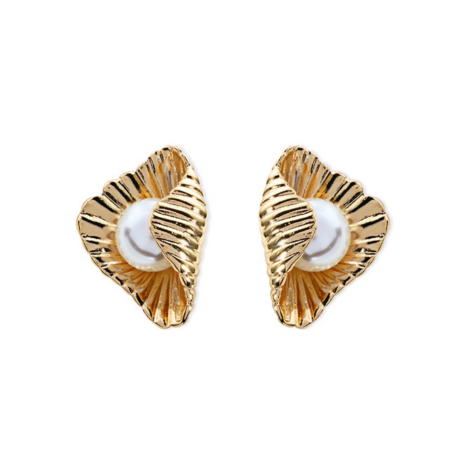 LRC Anting Tusuk Fashion Gold Scallop Pearl Stud Earrings F53435