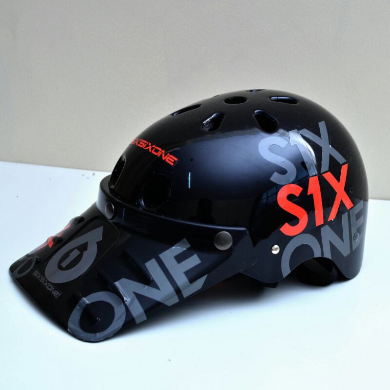 Sticker Decal Tempelan Helm sixsixone 661